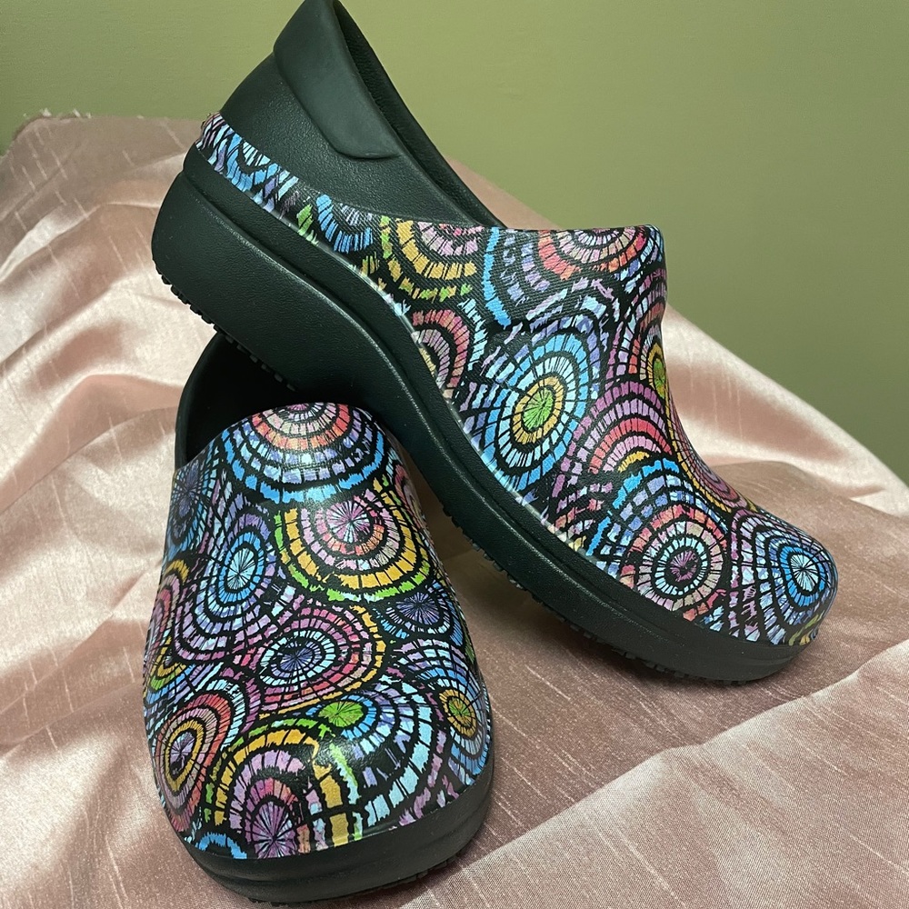Crocs Neria Pro II Graphic Clogs